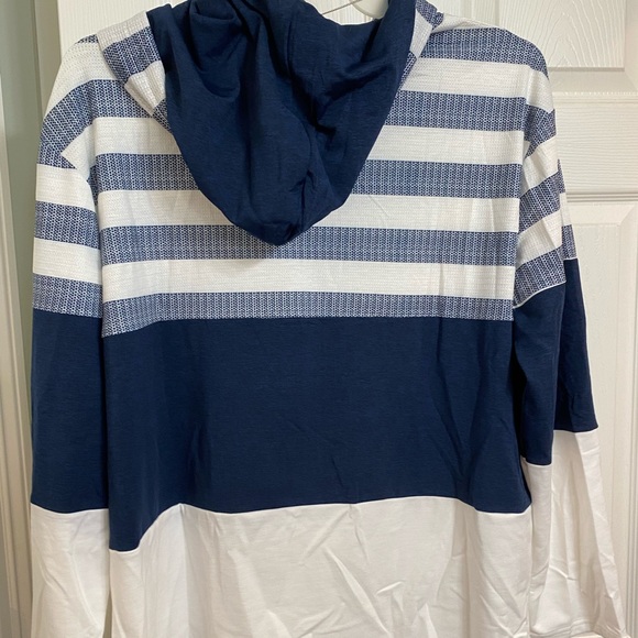 NWOT Blue and white pull over hoodie - Picture 4 of 5